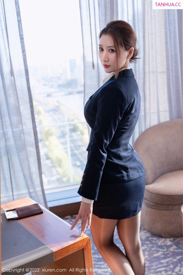 Coral 顾乔楠 [XiuRen]高清写真图 2022.11.28 No.5918 顾乔楠Cora 制服黑丝第15张图片